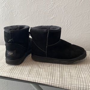 Black Ankle Ugg’s